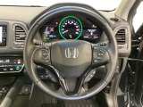 ハンドルにHondaセンシング系のクルーズコントロールやレーンキープアシストなどのスイッチと、オーディオの操作スイッチが装備されています。ハンドルから手を離さず安全に操作できます。