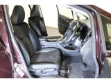 すわり心地の良い運転席・助手席です。長時間のドライブの疲れ軽減に貢献します。どうぞ快適なドライブを♪