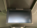 【フリップダウンモニター】大画面モニターで後席でもエンタメをお楽しみいただけます。小さなお子様にも大人気の装備です♪