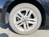 【純正ホイール】純正設計ならではの美しいデザインと精密な仕上げで、車両全体のスタイリングを引き立てます。