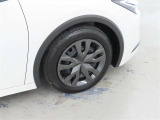 装着タイヤサイズは195/60R17です。