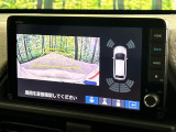 【マルチビューカメラシステム】専用のカメラにより、上から見下ろしたような視点で360度クルマの周囲を確認することができます☆死角部分も確認しやすく、狭い場所での切り返しや駐車もスムーズに行えます。