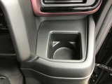 運転席のドリンクホルダーです。