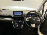 運転席は見やすく整理され、ナビも美しく装着され操作性にも優れています!