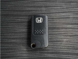 ◆スマートキー◆カギをバッグやポケットに入れたままでもドアロックの開閉ができる『スマートキー』付き!雨天や暗くなってもカギを取り出す必要がなくドアの開錠&エンジンも始動できます