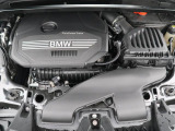 安心のBMW認定中古車は100項目の箇所を徹底的にチェック致します。機械的な箇所や電気系、コンピューターなどをご納車前に点検し、交換基準に達した部品は全て新品に修理返品した後にご納車致します。