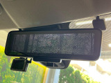 【デジタルルームミラー】後席の大きな荷物や同乗者で後方が確認しづらい時でも安心!カメラが撮影した車両後方の映像をルームミラー内に表示。クリアな視界で状況の確認が可能です!