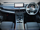 メーカーオプションの日産コネクトインフォテイメントシステム・ETC2.0・プロパイロット・ドライブレコーダー・スマートルームミラー・インテリジェントキー等を装備する運転席まわり。