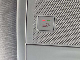 エアバッグ作動時や後突時、もしくは車内のSOSボタンを押した際に緊急通報オペレーターに連携し、救急・警察を手配します。更にオペレーターにも連携、お客様のご要望に応じてロードサービスの手配を行います。