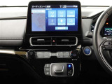 デイスプレイオーディオを装備。スマホとクルマをつなぐことで、いろんなサービスが楽しめます。(AppleCarplay/AndroidAuto 対応)