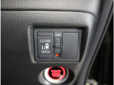 運転席についているスイッチでもリヤ席のスライドドアの開閉ができます。