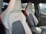 伝統のGTIが生み出す刺激的な走り!力強いパフォーマンスと優れたハンドリングで、いつものドライブが特別な時間に。DCCパッケージも備え、走りにこだわる方にぜひおすすめしたい一台です!