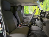 運転席シート廻りは使用感も少なく、良好な状態となっています。前オーナー様が丁寧に使っていたことがよくわかりますね。