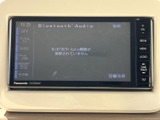 オーディオの接続状況や選択メニューが画面に表示され、利用する音源を確認しながら選べます。複数の再生方法に対応したメニューが並び、普段の音楽の楽しみ方に合わせて活用できます。