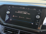 便利なスマホ連携機能( Apple CarPlay・Android Auto対応)を搭載!お手持ちのスマートフォンを接続するだけで、大画面の純正モニターに使い慣れたスマホの地図アプリや音楽アプリが映し出されます!