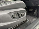 パワーシート搭載。微妙な調整が手軽にでき、ピッタリのポジションで運転することが可能です。