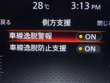 【車線逸脱警報】車線から外れると注意を促します。ドライバーが意図しないのに車線を逸脱した場合に、これを検知して警報で注意喚起する事で安全性を確保!
