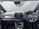視界が広く、運転しやすい室内です。