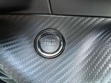 快適なショールームにて、お車選びのお手伝いから、ご購入後の整備待ちまで、ご対応致します。
