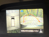 【アラウンドビューモニター】専用のカメラにより、上から見下ろしたような視点で360度クルマの周囲を確認することができます☆死角部分も確認しやすく、狭い場所での切り返しや駐車もスムーズに行えます。