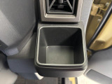 【運転席ドリンクホルダー】