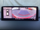 狭い場所での駐車やすれ違いなどでより的確な運転操作に役立つ360&deg;ビューモニターが装備されています。