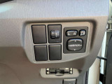 運転席の右下のスイッチ類です。どんな装備が付いているかは、お問い合わせでもお答えします。
