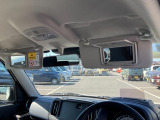 運転席と助手席にはミラー付きサンバイザーを配置☆