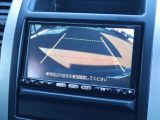 バックカメラの表示例です。駐車時は周囲を直接確認しながらご使用ください。