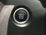 エンジンスタートスイッチです。キーが車内にあれば、エンジンの始動や停止はスイッチを押すだけ!キーを取り出す手間を省き、ワンプッシュで操作できるので簡単でスムーズです。