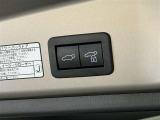 【パワーバックドア】ボタン一つでドアの開閉も楽々操作できます。