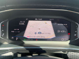 先進のデジタルメーター。ナビ画面と連動して地図をメーター内に表示できるなど、機能的かつ近未来的なコクピット周りが魅力です。視認性も良く、ドライブの満足度を高めてくれます。