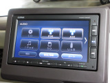 ナビゲーションは純正メモリーナビ(VXM-194Ci)を装着しております。AM、FM、CD、Bluetoothがご使用いただけます。初めて訪れた場所でも安心ですね!