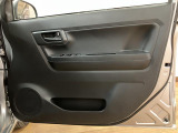 お買い得なミライースが入荷しました♪ETC車載器、カーペットマット装備となっており当店でもおススメの一台となっております!近畿二府四県のご来店頂き現車確認・ご契約可能なお客様のみの販売となります