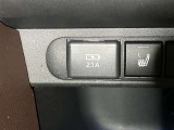 スマートフォンやお手持ちの機器のバッテリー残量が少なくなっても、運転中に充電ができるので安心ですね!
