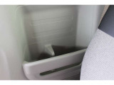 後席にも嬉しいドリンクホルダー付きです。