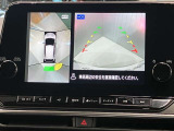 【アラウンドビューモニター】車を上から見下ろしているかのような映像で周囲の状況がひと目で確認、狭い駐車場に駐車するときも安心です♪