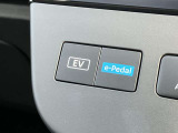 【e―POWER】ガソリンエンジンで発電し、大出力モーターのみで駆動するe―POWER発進時から大トルクを生み出す。モーター駆動の特性により、思い通りの加速や静かで心地いい走りを楽しむことができます