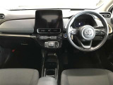 見通しのいい視界と最適なレイアウトで運転しやすいです。
