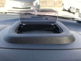 ヘディングアップディスプレイの表示部に目立ったキズは見受けられません