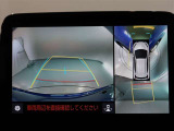 パノラミックビューモニター付きです。車両を上から見たような映像をモニター画面に表示。運転席からの目視では見にくい、車両周辺の状況をリアルタイムでしっかり確認できます。