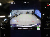 後方の映像を車内の11.6インチディスプレイに表示。 ステアリング操作に連動して動くガイドラインが、駐車や車庫入れをよりスムーズにサポート。狭いスペースでも安心して操作できる頼れる機能です。