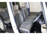 すわり心地の良い運転席・助手席です。長時間のドライブの疲れ軽減に貢献します。どうぞ快適なドライブを♪
