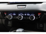 運転席と助手席の温度設定の変更が可能な左右独立タイプのデュアルエアコンです♪♪♪暑がりな人・寒がりな人も誰もが車内を快適にお過ごしいただけます♪♪♪