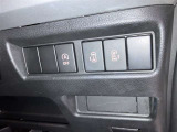 両側パワースライドドア付きだから、狭い駐車スペースなどでの 乗り降りラクラク!小さなお子さまのいるご家庭には嬉しい装備。