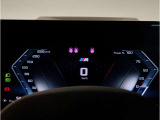 【BMWライブ・コックピット】コントロール・ディスプレイとインスツルメント・ディスプレイから構成されるディスプレイ・ネットワークにすべての情報がより分かりやすく表示されます。