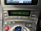 オートエアコンがついていますので、簡単操作で快適に過ごせます。希望の温度に自動調整してくれるのが便利です。