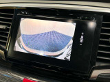 【バックカメラ】運転席から画面上で安全確認ができます。駐車が苦手な方にもオススメな便利機能です。