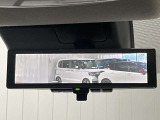 【インテリジェント ルームミラー】車両後方のカメラ映像をミラー面に映し出すので、車内の状況や、天候などに影響されずいつでもクリアな後方視界が得られます!