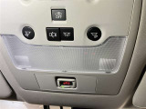 フロント天井にヘルプネットスイッチパネル・侵入センサーOFFスイッチが付いています。